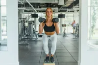 Trening siłowy dla kobiet — dlaczego nie przytyjesz od ciężarów